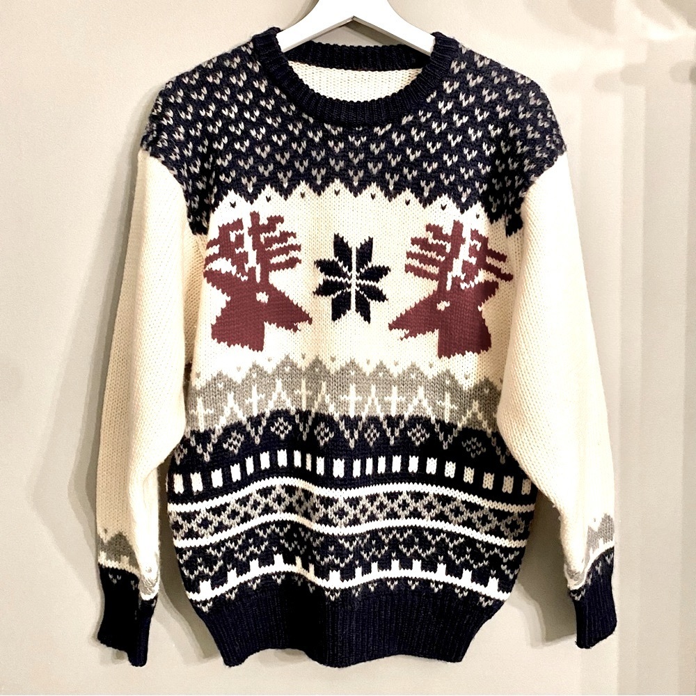 Vintage Cozy Knit Reindeer Sweater 100% Wool